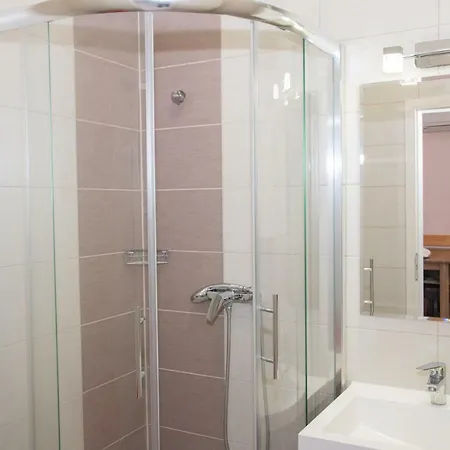 Centrum 2 Apartmanok Апартаменты *