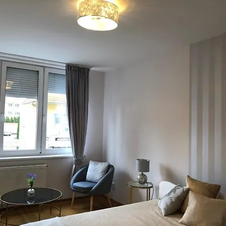 Centrum 2 Apartmanok Апартаменты *