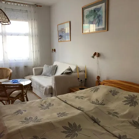 Centrum 2 Apartmanok Апартаменты *